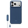 Niebieskie etui na telefon z trzema widocznymi obiektywami aparatu oraz napisem "beats" na dole. Obok etui znajduje się element przypominający uchwyt lub stojak w tym samym kolorze.