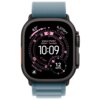 Smartwatch z jasnoniebieskim paskiem i czarną kopertą wyświetla na ekranie czas 10:09 oraz informacje takie jak "EAGLE POINT 253FT • 1M AGO", "6,370FT", "12 MPH", a także różne ikony i wskaźniki. Na tarczy widoczne są różowe elementy graficzne oraz napisy