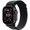 Smartwatch z czarnym, tytanowym paskiem, wyświetlający na ekranie informacje takie jak czas 10:09, wysokość 6,370 FT, lokalizację "Eagle Point" oraz prędkość 12 MPH. Tarcza zegarka ma różowe akcenty i zawiera dodatkowe wskaźniki oraz przyciski z boku obud
