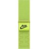 Jasnozielony pasek sportowy z widocznym napisem "RUN" oraz logo Nike w kolorze czarnym. Pasek ma teksturę z drobnymi oczkami i żółte przeszycia.