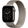 Bransoleta mediolańska do Apple Watch w kolorze naturalnym, wykonana z drobnej, metalowej siatki, przymocowana do zegarka z okrągłą tarczą wyświetlającą cyfry i oznaczenia minutowe. Zegarek posiada boczne pokrętło i przycisk.