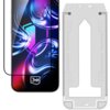Na zdjęciu widoczne jest szkło hartowane 3MK HardGlass Max do telefonu Samsung Galaxy A26 5G, obok którego znajduje się szablon montażowy. Na ekranie telefonu widoczny jest kolorowy, abstrakcyjny wzór oraz logo "3mk".