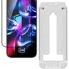 Na zdjęciu widoczne jest szkło hartowane 3MK HardGlass Max do telefonu Samsung Galaxy S25 Edge, obok którego znajduje się szablon montażowy. Na ekranie telefonu widoczny jest kolorowy wzór, a w dolnej części znajduje się logo "3mk".