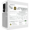 Zasilacz komputerowy z widocznym panelem informacyjnym, na którym znajduje się logo "GIGABYTE" oraz oznaczenie "80 PLUS GOLD". Na etykiecie widnieje model "UD750GM PG5 ICE V2" z danymi technicznymi, takimi jak napięcie wejściowe, wyjściowe oraz maksymalne obciążenie, a także różne certyfikaty i ostrzeżenia.