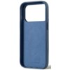 Granatowe etui na telefon z wycięciem na aparat, wykonane z materiału przypominającego skórę, z widocznym logo "MUJJO" oraz napisem "DESIGNED IN HOLLAND". Wewnątrz etui znajduje się okrągły wzór sugerujący kompatybilność z MagSafe.