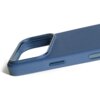 Granatowe etui wykonane z gładkiego materiału, z wycięciem na aparat i przyciski boczne. Produkt jest przeznaczony do telefonu Apple iPhone 17 Pro i obsługuje technologię MagSafe.