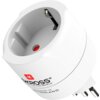 Biały adapter podróżny z widocznym logo "SKROSS" oraz napisem "ADAPT TO THE WORLD" i "DESIGNED IN SWITZERLAND". Adapter ma okrągły kształt z trzema metalowymi bolcami i czerwonym elementem wewnątrz.