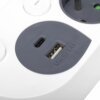 Zbliżenie na listwę zasilającą z widocznymi gniazdami USB i USB-C oraz napisem "Max. 5V/3.4A" na szarej powierzchni. Obok znajduje się okrągłe gniazdo elektryczne z wtyczką.