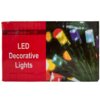 Czerwone opakowanie z napisem "Indoor/Outdoor LED" oraz "LED Decorative Lights" po lewej stronie, a po prawej zdjęcie kolorowych lampek LED.