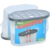 Na zdjęciu widoczny jest pochłaniacz wilgoci w plastikowym opakowaniu z czarną pokrywką, na którym znajduje się kolorowa etykieta z napisem "2pcs DEHUMIDIFIER" oraz oznaczenie "ca. 230 g". Etykieta przedstawia również piktogramy sugerujące zastosowanie w łazience, pralni, szafie i samochodzie.