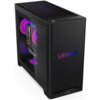 Czarna obudowa komputera z podświetleniem RGB widocznym przez boczny panel z siatką, z przodu napis "LEGION" w kolorach tęczy. Na dolnej części obudowy znajduje się logo "Lenovo".