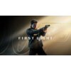 Na zdjęciu widoczny jest mężczyzna w ciemnej kurtce, trzymający pistolet, z napisem "007" oraz "FIRST LIGHT" na tle. Tło jest jasne, z dużym, półprzezroczystym numerem "007".