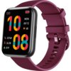 Smartwatch z bordowym paskiem i kolorowym wyświetlaczem pokazującym godzinę 10:08, datę 09/12, liczbę kroków 32768, dystans 24.58 km, spalone kalorie 819 oraz tętno 68. Na ekranie widoczne są także ikony związane z aktywnością fizyczną i stanem baterii.