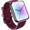 Bordowy smartwatch z prostokątnym wyświetlaczem, na którym widoczna jest tarcza zegara z czerwonym sekundnikiem oraz czarnymi wskazówkami godzinową i minutową. Pasek zegarka ma teksturowaną powierzchnię i regulowane zapięcie.