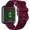 Bordowy smartwatch z widocznym czujnikiem emitującym zielone światło oraz zapięciem z perforowanym paskiem. Na obudowie znajdują się dwa metalowe styki.