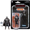 Opakowanie zawiera figurkę postaci z serii "Star Wars The Mandalorian" oraz akcesoria, z widocznym logo "Kenner" i ostrzeżeniem: "WARNING: CHOKING HAZARD - Small parts. Not for children under 3 years." Na opakowaniu znajduje się również napis "The Mandalo