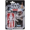 Opakowanie zawiera figurkę szturmowca z serii Star Wars The Vintage Collection, umieszczoną w przezroczystym blistrze na czerwonym tle, obok której znajduje się mały czarny pistolet. Na górze opakowania widnieje logo "Star Wars" oraz napis "Stormtrooper",