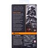 Opakowanie figurki z serii "Star Wars The Black Series" przedstawia postać Dartha Vadera z opisem w kilku językach, w tym angielskim, francuskim, niemieckim, hiszpańskim i włoskim, oraz ostrzeżeniem o małych częściach. Widoczne są logotypy Star Wars, Hasb