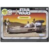 Na zdjęciu znajduje się opakowanie figurki "HASBRO Star Wars The Vintage Collection Śmigacz lądowy Luke Skywalker G06735L0" z ilustracją przedstawiającą postacie z filmu w pojeździe na tle pustynnego krajobrazu. Widoczne są napisy: "STAR WARS", "LANDSPEED