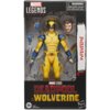 Opakowanie zawiera figurkę Wolverine z serii Marvel Legends, ubraną w żółto-niebieski kostium, z wymiennymi dłońmi i dodatkową głową. Na opakowaniu widnieją napisy: "MARVEL LEGENDS SERIES", "WARNING: CHOKING HAZARD - Small parts. Not for children under 3 