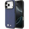 Granatowe etui na telefon z widocznym logo BMW M na dole oraz okrągłym wzorem na środku, przystosowane do systemu MagSafe. Obok etui znajduje się telefon z trzema obiektywami aparatu i wyświetlaczem z ciemnym motywem.