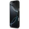 Czarne etui na telefon z widocznymi przyciskami bocznymi i otworem na aparat, prezentowane na modelu telefonu z abstrakcyjną grafiką na ekranie. Produkt jest przeznaczony do Apple iPhone 17 Pro Max i posiada funkcję MagSafe.