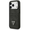 Czarne etui na telefon z teksturowanym wzorem, posiada dwie kieszonki na karty oraz trójkątne logo z napisem "GUESS U.S.A." na dole. Etui jest dopasowane do telefonu z trzema widocznymi obiektywami aparatu.