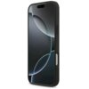 Czarne etui na telefon z okrągłym wzorem i logo GUESS, zaprojektowane dla modelu Apple iPhone 17 Pro Max, z funkcją MagSafe. Etui ma wycięcia na przyciski i porty, a jego powierzchnia jest gładka.