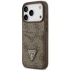 Brązowe etui na telefon z wzorem 4G i kieszonką na karty, ozdobione trójkątnym logo z napisem "GUESS U.S.A.". Etui jest dopasowane do modelu telefonu z trzema widocznymi obiektywami aparatu.