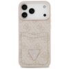Różowe etui na telefon z wzorem 4G i kieszonką na karty, ozdobione trójkątnym logo z napisem "GUESS USA". W górnej części widoczne są otwory na trzy obiektywy aparatu i lampę błyskową.