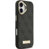 Czarne etui na telefon z teksturą w delikatny wzór, posiada złotą tabliczkę z napisem "GUESS" oraz wycięcia na aparat i przyciski. Produkt jest przeznaczony do Apple iPhone 17 i obsługuje technologię MagSafe.