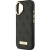 Czarne etui na telefon z teksturą w delikatny wzór, posiada złoty obwód wokół otworu na aparat oraz złotą tabliczkę z napisem "GUESS" na dole. Na boku etui znajdują się dwa przyciski w kolorze złotym.