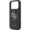 Czarne etui na telefon z teksturą, ozdobione metalicznym logo składającym się z liter "G" i "C", poniżej widoczny jest napis "GUESS". Etui ma wycięcie na aparat oraz przyciski boczne.