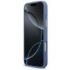 Niebieskie etui na telefon z widocznymi przyciskami bocznymi i wycięciem na aparat, prezentowane na modelu telefonu z abstrakcyjną grafiką na ekranie. Produkt ma gładką powierzchnię i zaokrąglone krawędzie.