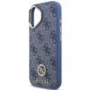Niebieskie etui na telefon z wzorem w monogramy i metalicznym obramowaniem wokół otworu na aparat. Na dole znajduje się logo "GUESS" oraz ozdobne logo z cyrkoniami.