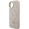Różowe etui na telefon z teksturą w delikatny wzór, ozdobione metalowym logo GUESS oraz okrągłym emblematem z cyrkoniami. Etui posiada wycięcie na aparat oraz metalowe przyciski boczne.