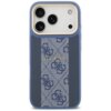 Niebieskie etui na telefon z trzema wycięciami na aparaty, ozdobione wzorem z literami "G" oraz centralnym paskiem z napisem "GUESS". Etui ma elegancki design z teksturowanym wykończeniem.