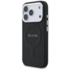 Czarne etui na telefon z widocznym logo "GUESS" na środku, posiada wycięcia na aparat i przyciski boczne. Etui jest kompatybilne z technologią MagSafe.