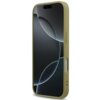 Złote etui na telefon z widocznymi przyciskami bocznymi, osłaniające urządzenie z ekranem wyświetlającym abstrakcyjne, ciemne wzory. Produkt ma elegancki, minimalistyczny design.