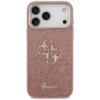 Różowe etui na telefon z brokatowym wykończeniem, ozdobione metalowym logo składającym się z czterech liter "G" oraz napisem "Guess" na dole. W górnej części widoczne są wycięcia na trzy obiektywy aparatu i lampę błyskową.