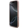 Różowe etui na telefon z metalową ramką, przeznaczone do modelu Apple iPhone 17 Pro Max, z widocznymi przyciskami bocznymi. Na ekranie telefonu wyświetlany jest abstrakcyjny wzór z ciemnymi i jasnymi okręgami.