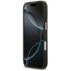 Czarne etui na telefon z widocznymi przyciskami bocznymi i wycięciem na aparat, z delikatnym wzorem na powierzchni. Na ekranie telefonu widoczny jest abstrakcyjny wzór z ciemnymi okręgami.