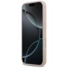 Różowe etui na telefon z gładką powierzchnią, dopasowane do modelu iPhone, z widocznymi wycięciami na przyciski i aparat. Na ekranie telefonu widać abstrakcyjny wzór z ciemnymi i jasnymi okręgami.