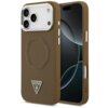 Brązowe etui na telefon z trzema wycięciami na aparaty, ozdobione trójkątnym logo z napisem "GUESS U.S.A" oraz wytłoczonymi napisami "GUESS" wokół okręgu. Etui jest przystosowane do systemu MagSafe i przeznaczone dla modelu Apple iPhone 17 Pro.