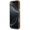 Brązowe etui na telefon z widocznymi przyciskami bocznymi i otworem na aparat, przeznaczone dla modelu Apple iPhone 17 Pro. Na ekranie telefonu widoczny jest abstrakcyjny wzór z ciemnymi i jasnymi okręgami.