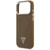Brązowe etui do telefonu z wycięciem na aparat, ozdobione trójkątnym logo z napisem "GUESS U.S.A." oraz wytłoczonymi napisami "GUESS" wokół okręgu. Na boku znajdują się trzy przyciski.