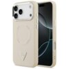 Beżowe etui na telefon z trzema wycięciami na aparaty, ozdobione trójkątnym logo z napisem "GUESS U.S.A." oraz powtarzającym się napisem "GUESS" wokół okręgu. W tle widoczny jest ekran telefonu z abstrakcyjnym wzorem.