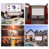 Na zdjęciu widoczne są cztery różne sceny z ekranem projekcyjnym ZENWIRE 8678456 332x187: sala konferencyjna z wykresami, domowe kino z czerwonymi zasłonami, plenerowy pokaz filmowy przy basenie oraz ekran na tarasie domu. Każda scena przedstawia ekran w innym otoczeniu, podkreślając jego wszechstronność.