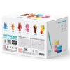 Opakowanie produktu "Masa plastyczna HEY CLAY Bluey HCL15031CEE15" przedstawia sześć postaci z masy plastycznej: Bluey, Bingo, Rusty, Coco, Snickers i Lucky, z napisem "GET THE APP WITH GUIDES, GAMES AND GAGS" oraz kodami QR do pobrania aplikacji. Na boku opakowania znajdują się instrukcje montażu oraz ilustracja narzędzia do rzeźbienia i pojemników z masą plastyczną w różnych kolorach.