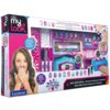 Zestaw do stylizacji paznokci "CRA-Z-ART My Look Manicure i pedicure CRSS32" zawiera różnorodne akcesoria do zdobienia paznokci, w tym lakiery, markery, naklejki oraz urządzenie do suszenia paznokci. Na opakowaniu widnieje napis "DESIGN 100s of Sparkling 